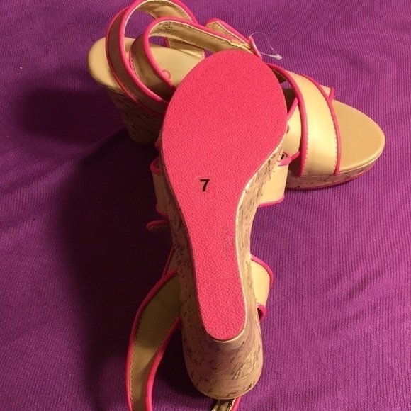 NWOT BONGO Tan and hot pink wedge sandals SZ 7 - Picture 6 of 8